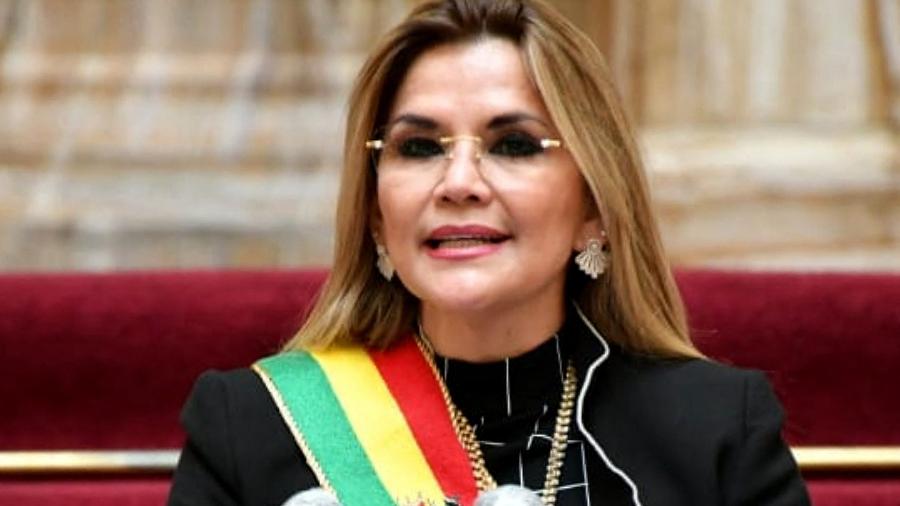 6.ago.2020 - Então presidente autoproclamada da Bolívia, Jeanine Áñez, em pronunciamento de aniversário da independência do país - Presidência da Bolívia/AFP