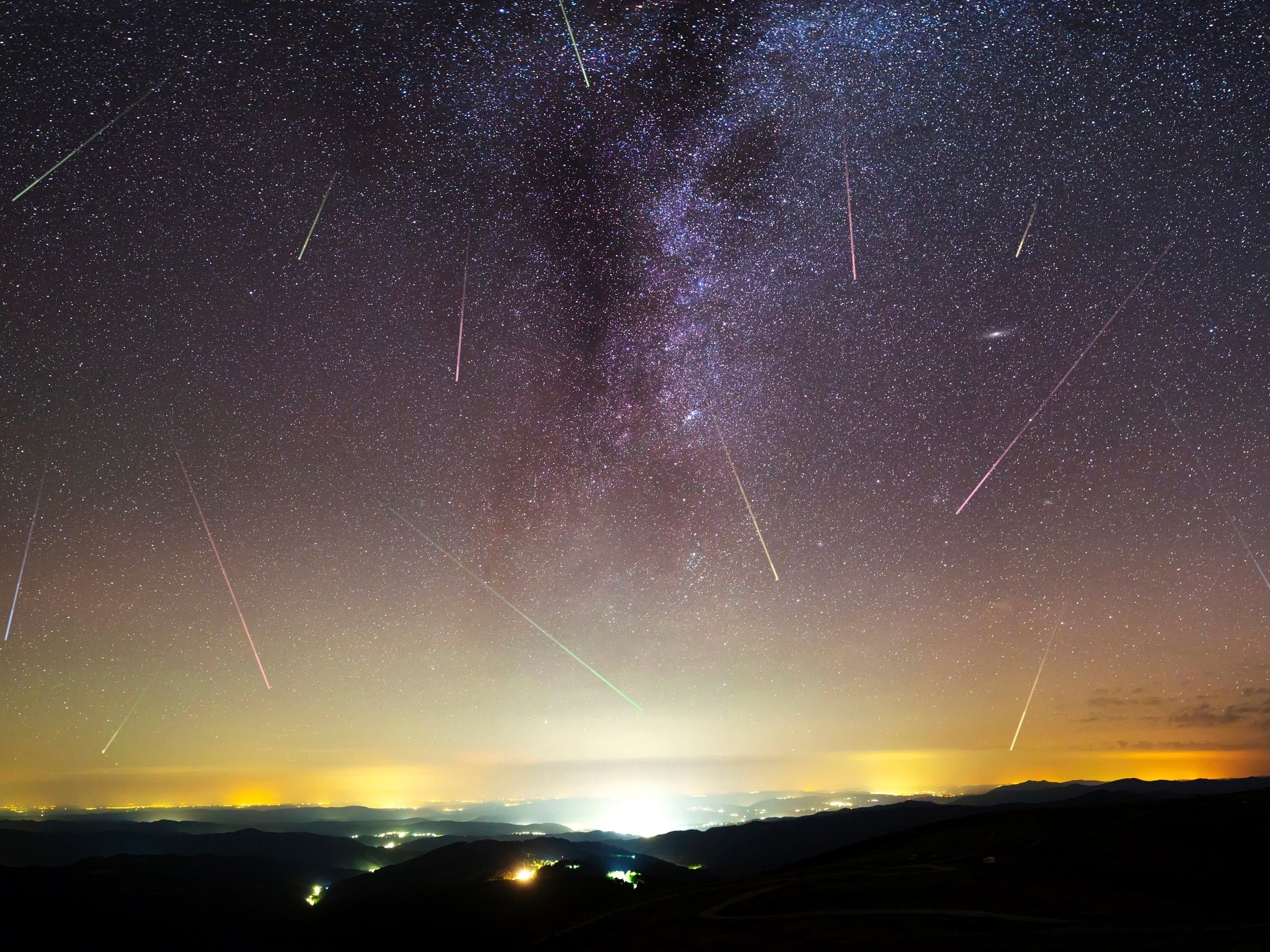 Mie. Céu noturno com poluição luminosa Tradução