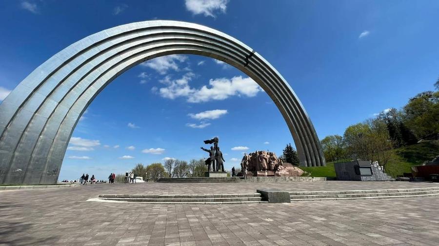 Arco da Amizade dos Povos, monumento que celebra a união entre russos e ucranianos - Reprodução/Facebook Vitali Klitschko