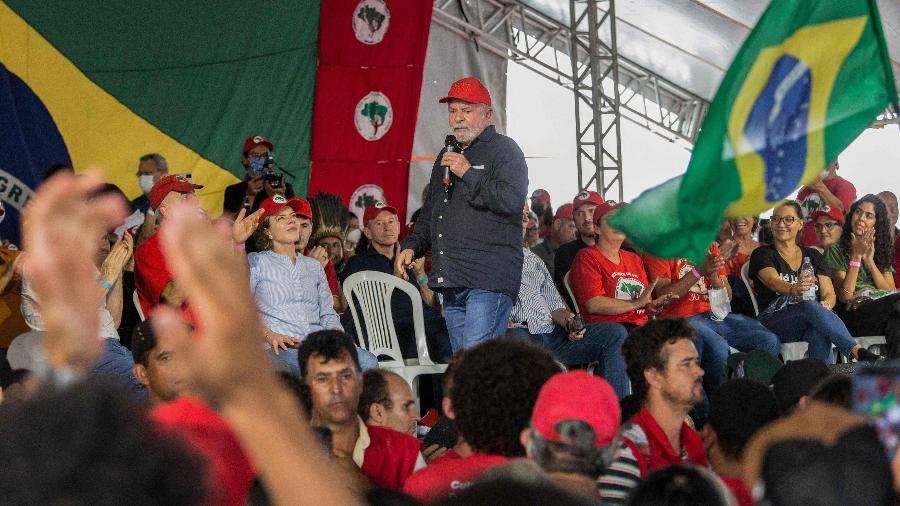 O ex-presidente Lula (PT) em assentamento do MST, em Londrina (PR) - Ricardo CHICARELLI/AFP