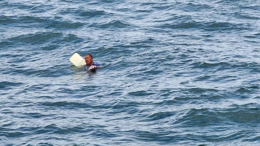 Homem teria se agarrado ao objeto no mar aberto em uma tentativa de não afundar até ser resgatado no dia seguinte - Reprodução/Marinha Real da Malásia