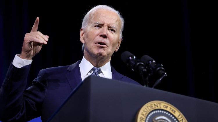 Biden, que pegou covid-19 e está isolado, disse que planeja voltar à campanha na semana que vem