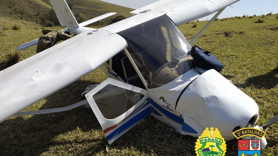 Aeronave que fez pouso forçado no Paraná era ocupada apenas pelo piloto - Reprodução/Polícia Militar do Paraná