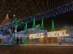 'Mais decorada do mundo': casa em SC celebra Natal com 880 mil lâmpadas