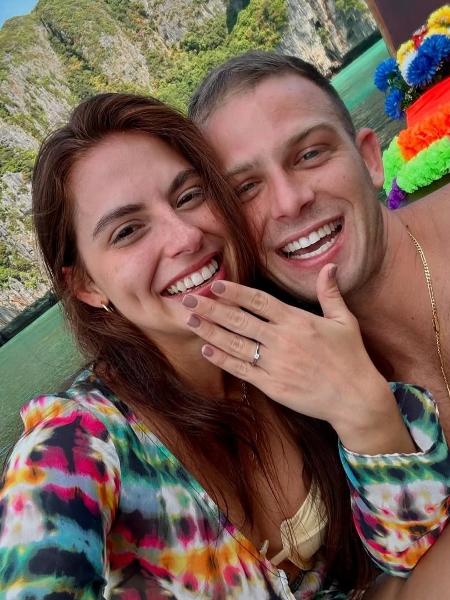 Carolina Canales e Fernando Ressurreição estavam de férias na Tailândia quando o hotel deles pegou fogo