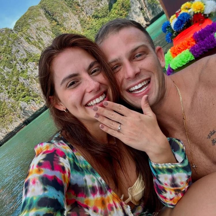 Carolina Canales e Fernando Ressurreição estavam de férias na Tailândia quando o hotel deles pegou fogo