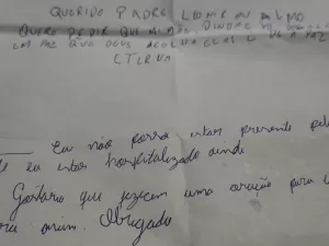 Após perder mãe avó, menino que comeu bolo no RS pede orações a padre