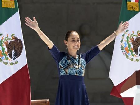 9.mar.2025 - A presidente do México, Claudia Sheinbaum, em um evento na Cidade do México - Alfredo ESTRELLA / AFP