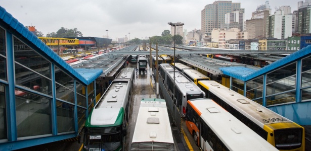 Motoristas e cobradores de ônibus só retomarão as atividades à 0h de sábado (29) - Paulo Lopes/Futuro Press/Estadão Conteúdo