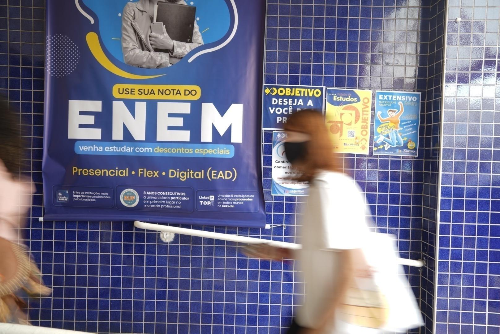 Exame é realizado em meio à pandemia da covid-19 com insegurança dos alunos sobre máscaras e alimentação - André Porto/UOL