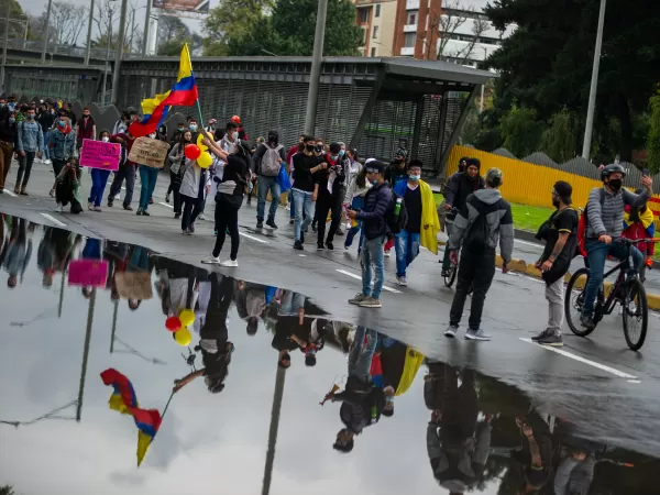 Vídeo de pessoas dentro de sacos plásticos foi feito em protesto na  Colômbia, não no Afeganistão - Internacional - Estado de Minas