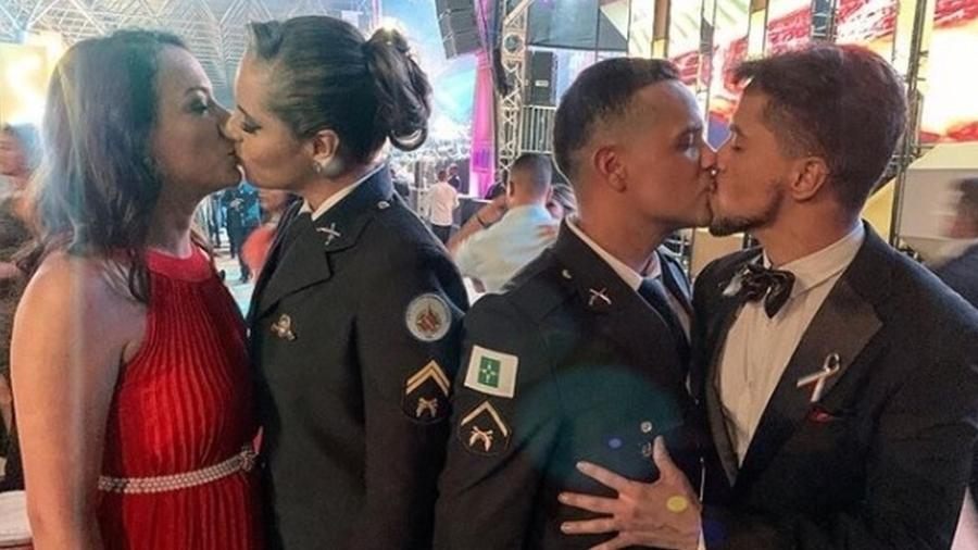 Os beijos aconteceram em janeiro do ano passado na formatura de soldados da Polícia Militar em Brasília - Arquivo pessoal