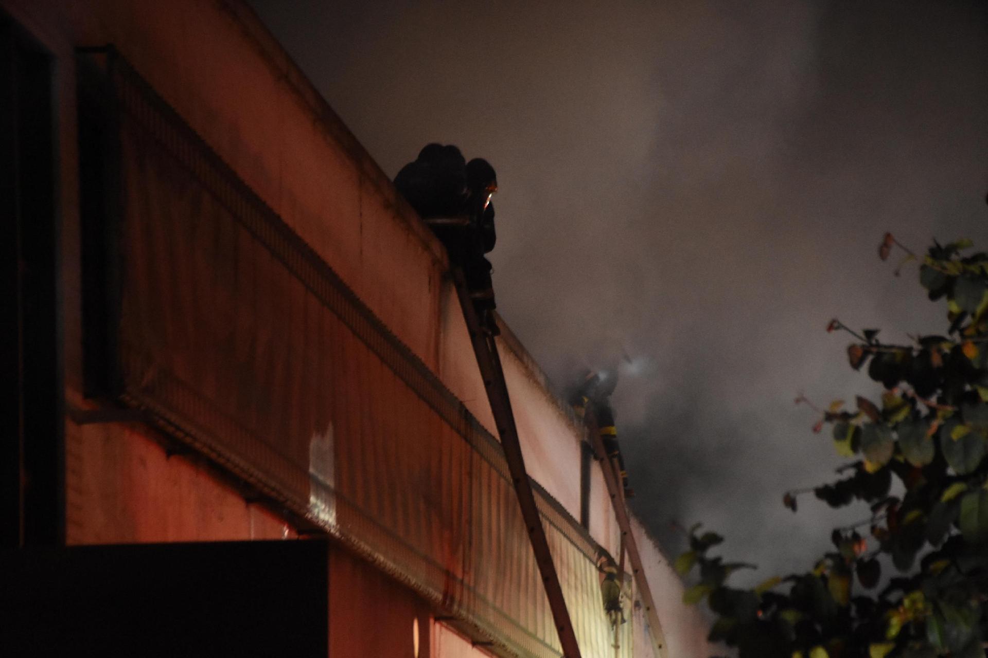 Cinemateca na Vila Leopoldina pega fogo, na cidade de São Paulo, SP, nesta noite de quinta-feira (29). - RONALDO SILVA/FUTURA PRESS/ESTADÃO CONTEÚDO
