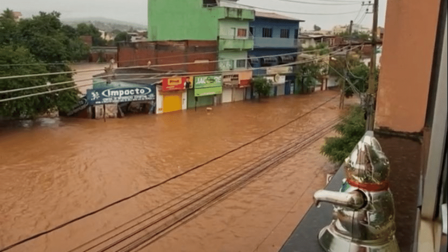 Chuva alagou ruas em Salinas, no norte de Minas Gerais, neste verão - Corpo de Bombeiros de Minas Gerais