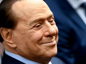 Filhos aceitam partilha da herança bilionária de Berlusconi; veja bens