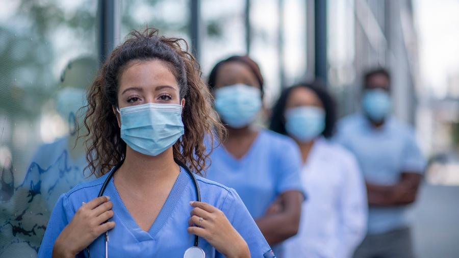 Congresso aprovou piso salarial para enfermeiros, de R$ 4.750, em agosto deste ano - FatCamera/Getty Images