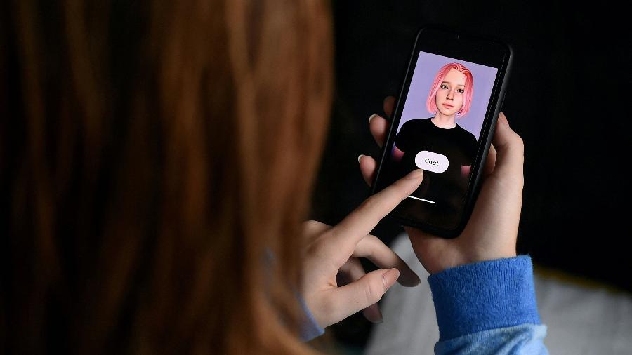 Tela de iPhone mostra um amigo virtual na tela do celular
