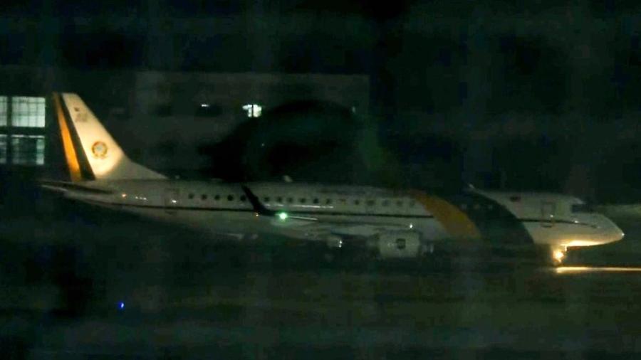Avião da FAB com repatriados da Faixa de Gaza na Base Aérea do Recife