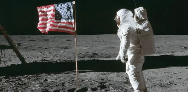 O que aconteceu com as bandeiras dos EUA na Lua? Uma delas durou pouco de pé
