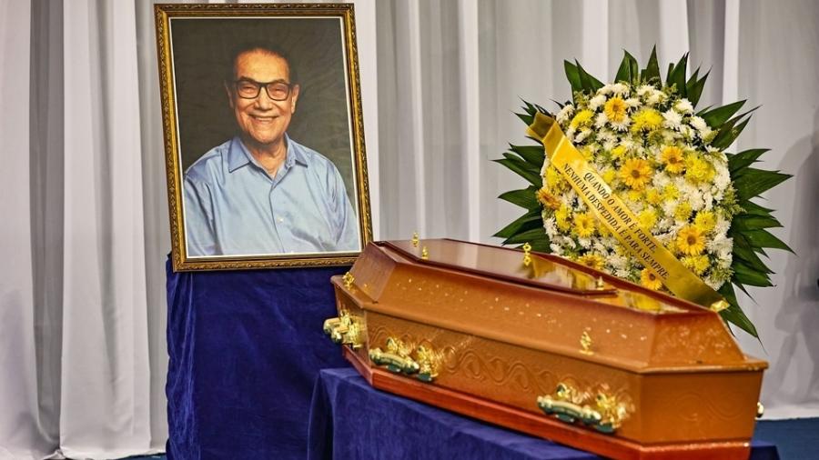 Corpo do médium Divaldo Franco foi velado em caixão fechado e cerimônia simples Corpo do médium Divaldo Franco foi velado em caixão fechado e cerimônia simples