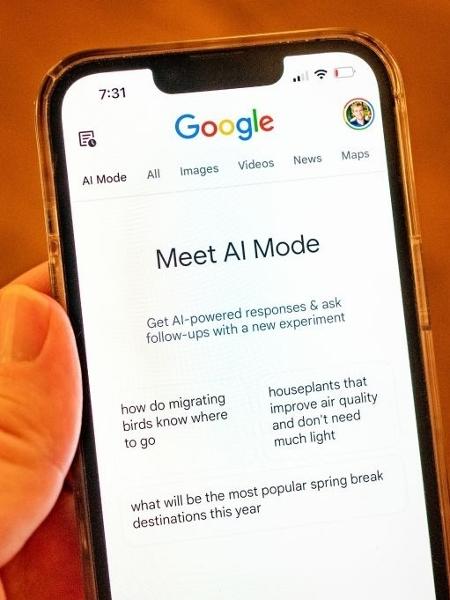 Tela de iPhone com o Modo IA (AI Mode, em inglês) na busca do Google Tela de iPhone com o Modo IA (AI Mode, em inglês) na busca do Google