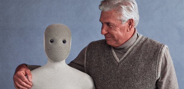 Empresa lança robô que dobra roupas e lava louça por R$ 2.600 ao mês