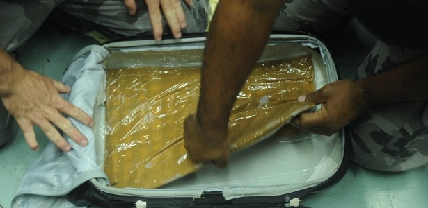 Mala com fundo falso é apreendida pela Polícia Federal - PF/Divulgação