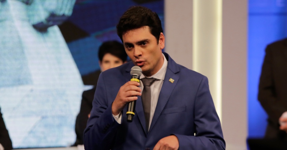 24.ago.2018 - O candidato do PRTB Rodrigo Tavares durante o debate promovido pelo Rede Tv, na noite desta sexta-feir