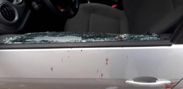 Vidro quebrado e manchas de sangue foram registrados durante carreata no Paraná