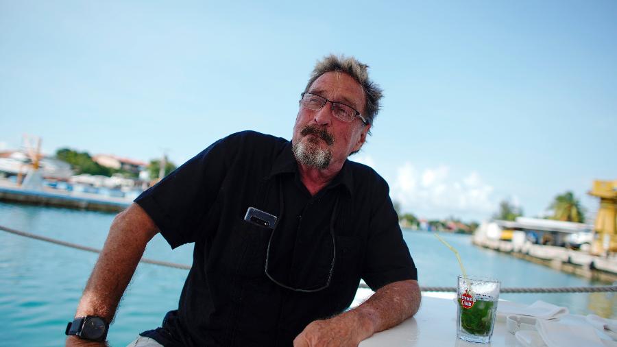 04.jul.2019 - O empresário John Mcafee durante entrevista em Havana, Cuba - Alexandre Meneghini/Reuters