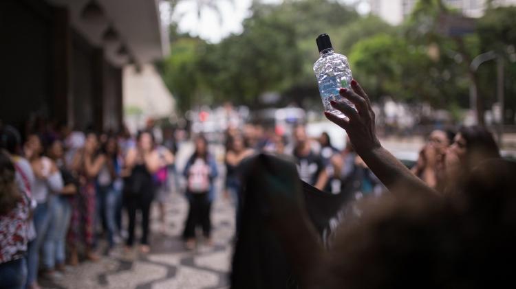 Trabalhadores de um call center de São Paulo fazem greve por falta de álcool gel e higiene precária - André Lucas/UOL - André Lucas/UOL