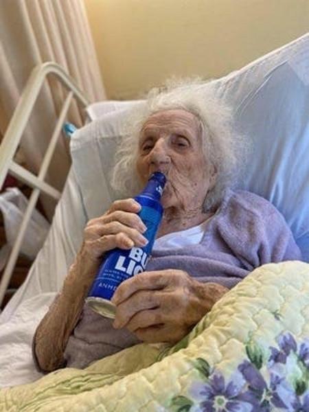 Mulher de 103 anos se recupera do novo coronavírus - Reprodução/USA Today