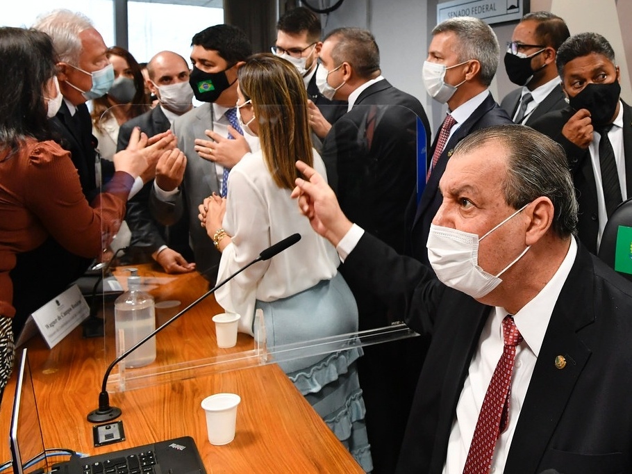 'Descontrolada', 'moleque', 'machista': as falas exaltadas na CPI da Covid