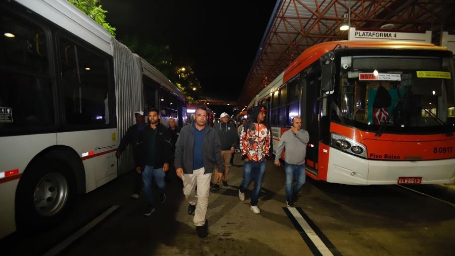 Protesto de motoristas de ônibus afeta terminal na zona sul de SP