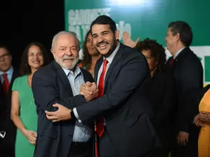 Messias, da AGU, vai à Marcha para Jesus levar o 'abraço de Lula'