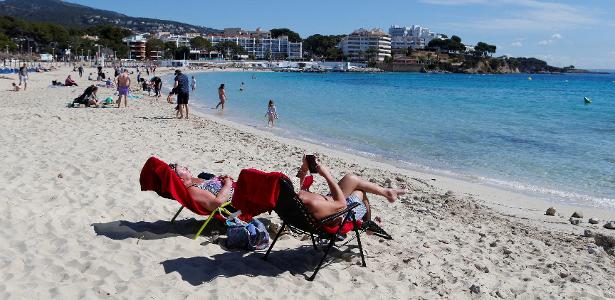 Praia em Maiorca, na Espanha: veja quanto você precisa ter para conseguir viajar todo ano só com rendimentos