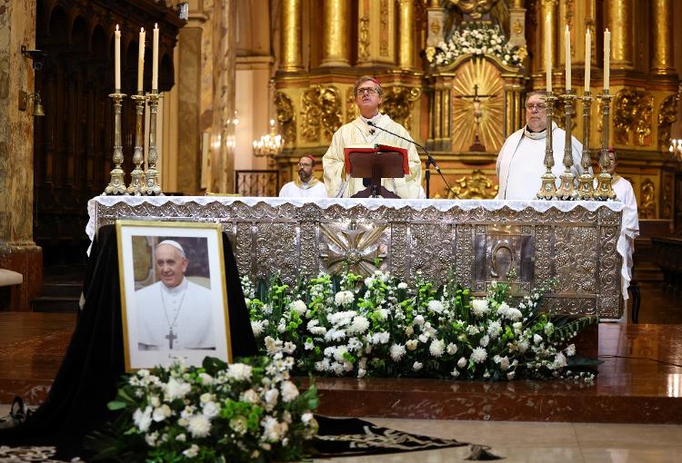 Missa presidida pelo Arcebispo Jorge Ignacio Garcia Cuerva em Buenos Aires, Argentina Missa presidida pelo Arcebispo Jorge Ignacio Garcia Cuerva em Buenos Aires, Argentina
