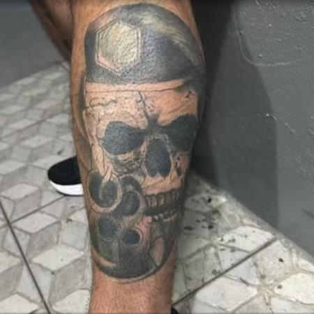 Homem enviava fotos de armas para mulher que pretendia conquistar Homem enviava fotos de armas para mulher que pretendia conquistar