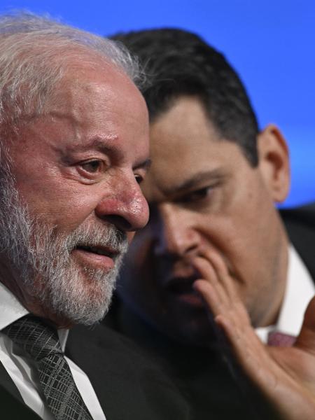 Presidente Lula e o presidente do Senado Davi Alcolumbre na abertura da 25ª Marcha Anual dos Prefeitos da Confederação Nacional dos Municípios, em 20 de maio de 2025 Presidente Lula e o presidente do Senado Davi Alcolumbre na abertura da 25ª Marcha Anual dos Prefeitos da Confederação Nacional dos Municípios, em 20 de maio de 2025