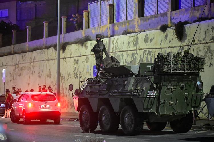 30.jun.2026 - Militares espanhóis fazem a guarda na fronteira entre o enclave espanhol de Ceuta e o Marrocos 30.jun.2026 - Militares espanhóis fazem a guarda na fronteira entre o enclave espanhol de Ceuta e o Marrocos