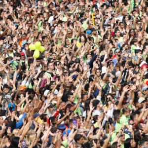 Multidão participa da 25ª edição da Marcha para Jesus em São Paulo (SP) - Leonardo Benassatto/Framephoto/Estadão Conteúdo