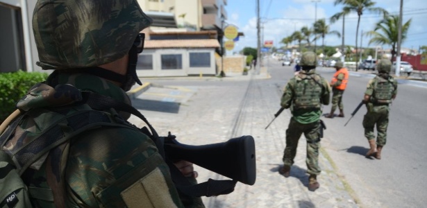 Soldados do Exército fazem patrulhamento em Natal - Beto Macário/UOL