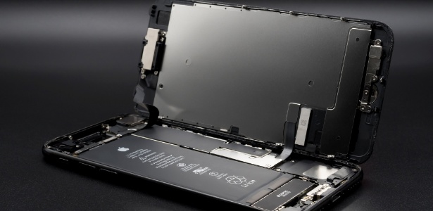 Baterias de celulares atuais, como o iPhone, são de íon de lítio, que é inflamável - Getty Images