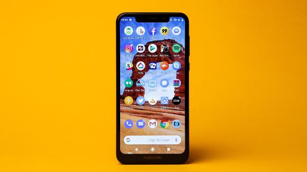 Motorola One é Um Pequeno E Fofo Android Disfarçado De Iphone 05