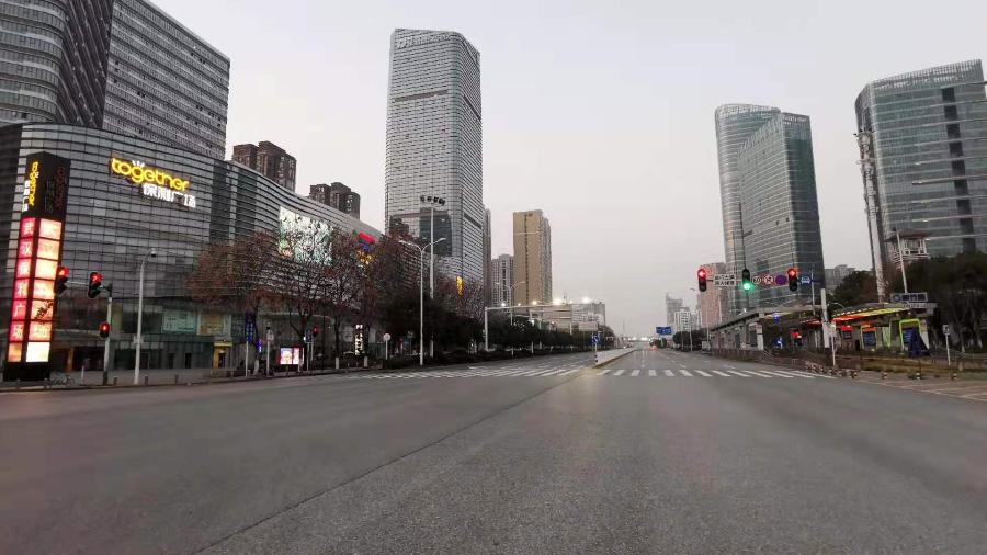 Vista geral de ruas vazias em Wuhan, na China - VLADIMIR MARKOV