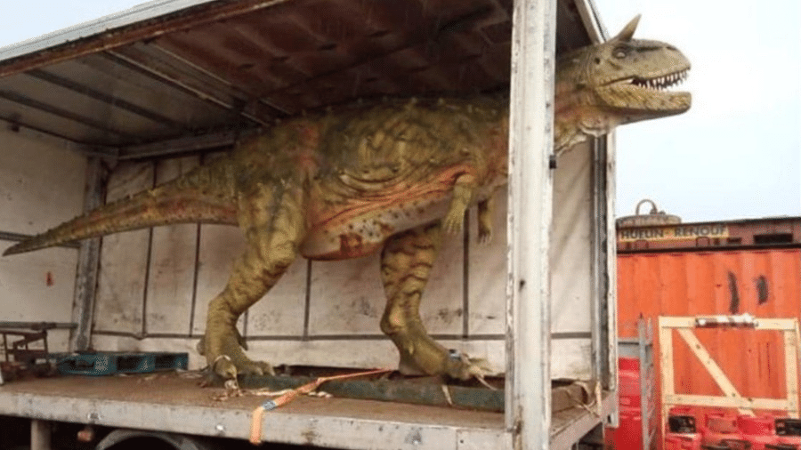 Pai compra errado dinossauro de brinquedo para o filho - Reprodução