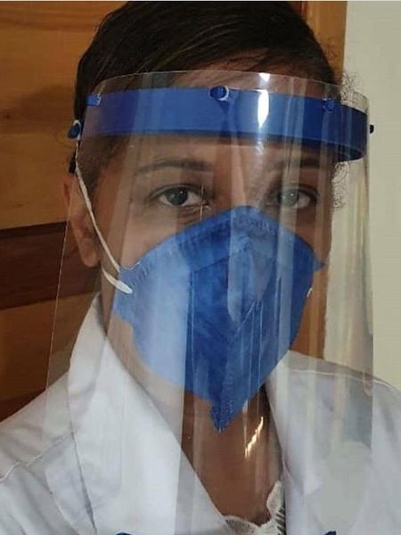 Médica Christiane Bahia usa máscara produzida por impressora 3D - Arquivo pessoal