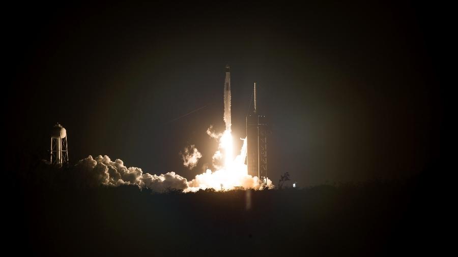 Foguete Falcon 9 lança cápsula Crew Dragon rumo à ISS - Joel Kowsky/Nasa