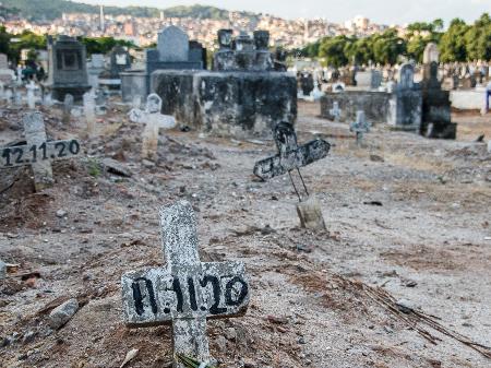 A média móvel de óbitos ficou em 597. Este é o segundo dia consecutivo que a média volta a subir, depois de um período em queda - Érica Martin/Estadão Conteúdo