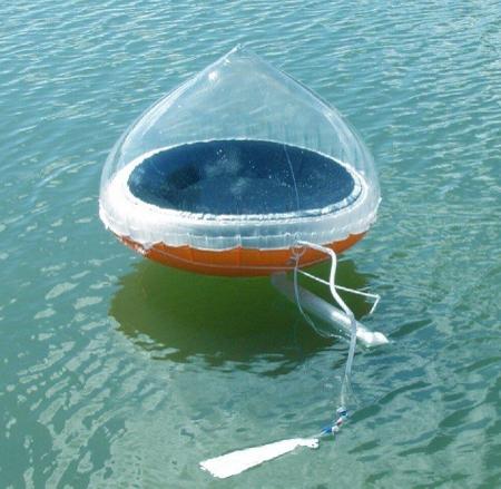 Callahan usou um purificador solar como esse, que converte água do mar em água potável: 'Levou um bom tempo para eu aprender a usá-lo, e produzir cerca de meio litro de água por dia' - REPRODUÇÃO - REPRODUÇÃO